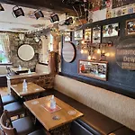 The Jackdaw Pub Self Catering Static Caravan Free Breakfast Supplied 招待所 *