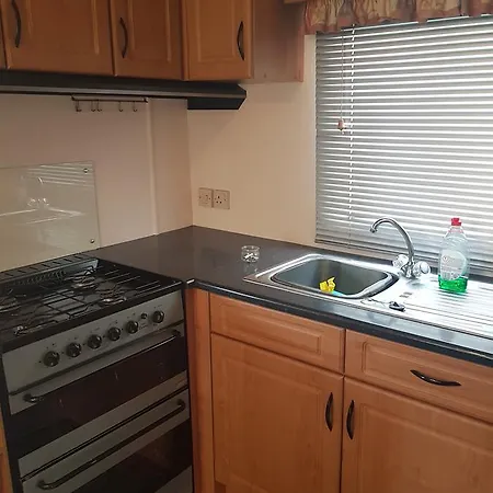 Konukevi The Jackdaw Pub Self Catering Static Caravan Free Breakfast Supplied