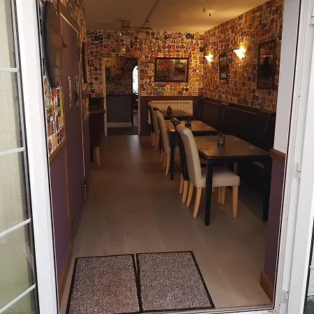 The Jackdaw Pub Self Catering Static Caravan Free Breakfast Supplied * Tadcaster
