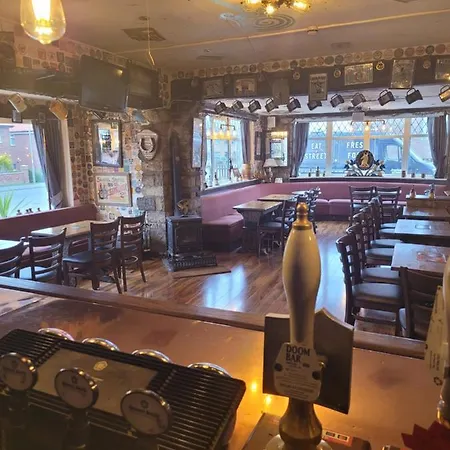 The Jackdaw Pub Self Catering Static Caravan Free Breakfast Supplied ベッド・アンド・ブレックファスト タッドカスター