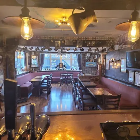 The Jackdaw Pub Self Catering Static Caravan Free Breakfast Supplied ベッド・アンド・ブレックファスト タッドカスター