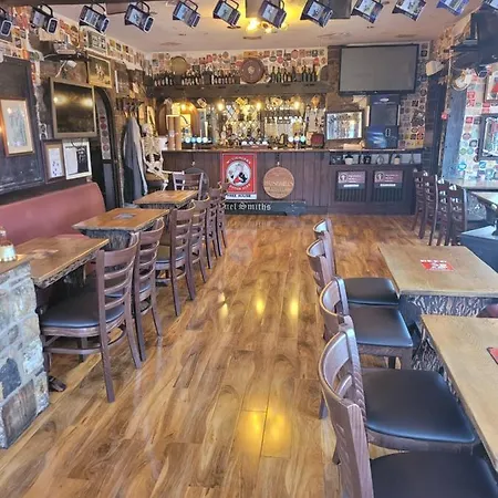 The Jackdaw Pub Self Catering Static Caravan Free Breakfast Supplied *