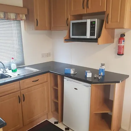 ベッド・アンド・ブレックファスト The Jackdaw Pub Self Catering Static Caravan Free Breakfast Supplied タッドカスター