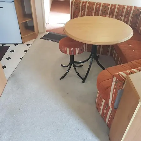 The Jackdaw Pub Self Catering Static Caravan Free Breakfast Supplied Guest house