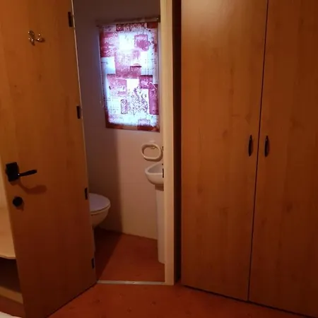ベッド・アンド・ブレックファスト The Jackdaw Pub Self Catering Static Caravan Free Breakfast Supplied