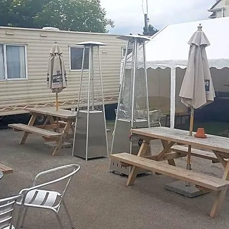 The Jackdaw Pub Self Catering Static Caravan Free Breakfast Supplied 招待所