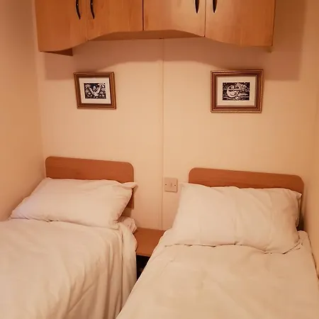 招待所 The Jackdaw Pub Self Catering Static Caravan Free Breakfast Supplied 塔德卡斯特