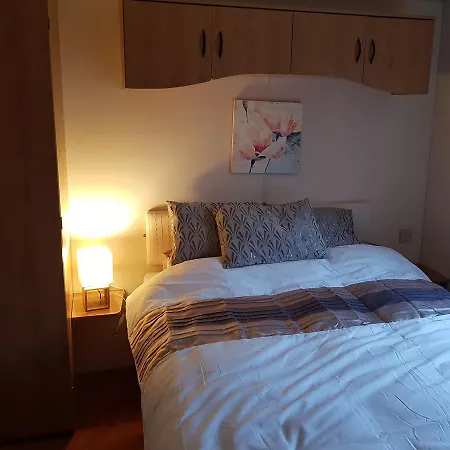 ベッド・アンド・ブレックファスト The Jackdaw Pub Self Catering Static Caravan Free Breakfast Supplied