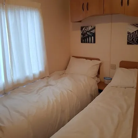 The Jackdaw Pub Self Catering Static Caravan Free Breakfast Supplied *