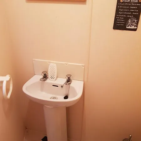 The Jackdaw Pub Self Catering Static Caravan Free Breakfast Supplied * Tadcaster