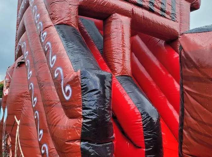 Guest house The Jackdaw Pub Self Catering Static Caravan Free Breakfast Supplied