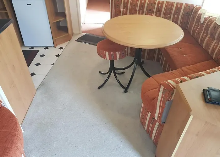 The Jackdaw Pub Self Catering Static Caravan Free Breakfast Supplied Guest house