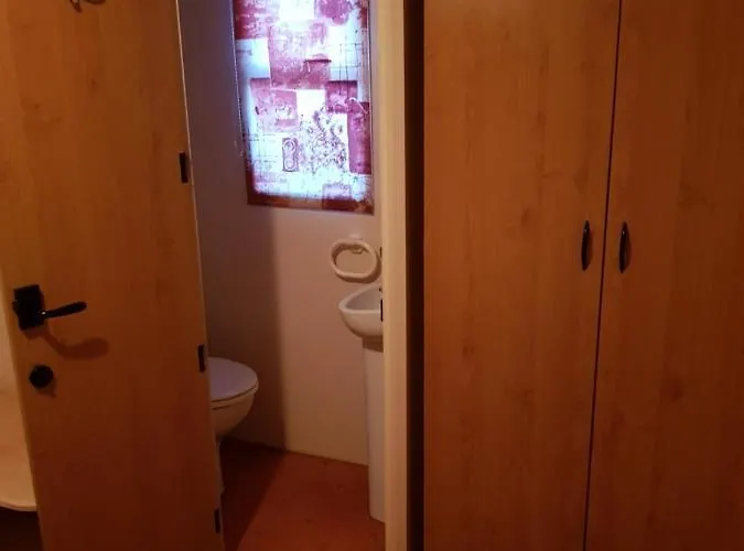 Guest house The Jackdaw Pub Self Catering Static Caravan Free Breakfast Supplied