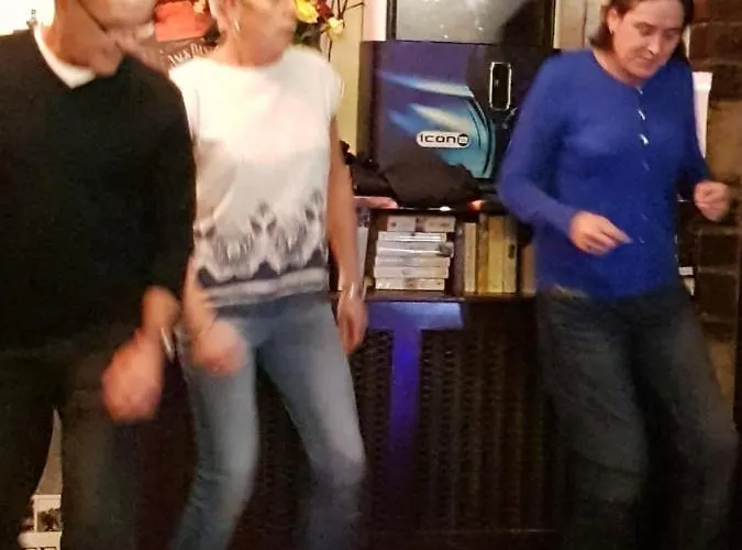 Guest house The Jackdaw Pub Self Catering Static Caravan Free Breakfast Supplied Tadcaster