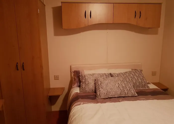 The Jackdaw Pub Self Catering Static Caravan Free Breakfast Supplied *