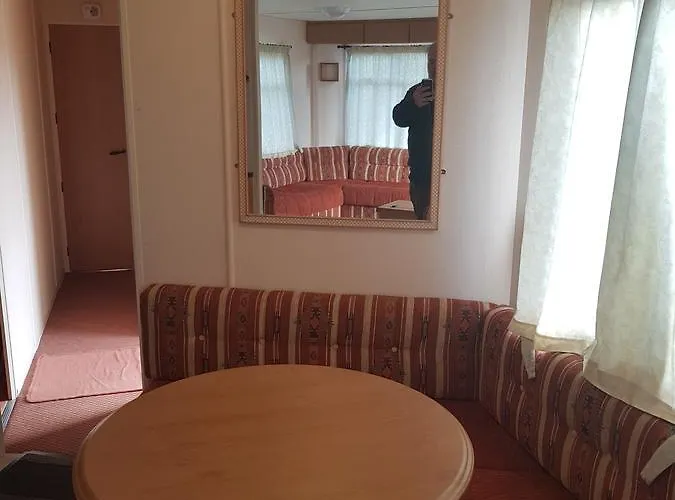 Guest house The Jackdaw Pub Self Catering Static Caravan Free Breakfast Supplied