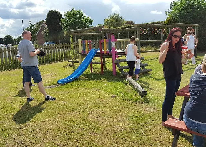 Guest house The Jackdaw Pub Self Catering Static Caravan Free Breakfast Supplied