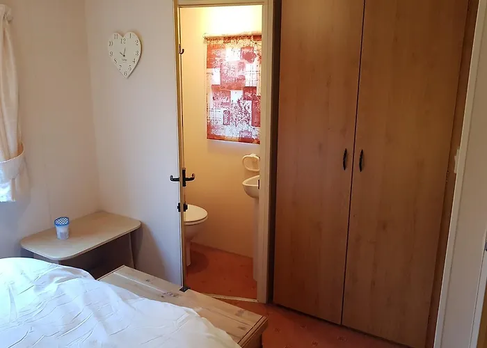 The Jackdaw Pub Self Catering Static Caravan Free Breakfast Supplied Guest house *